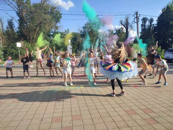 «Фестиваль красок Холи и пенная дискотека»: День молодежи в хуторе Же