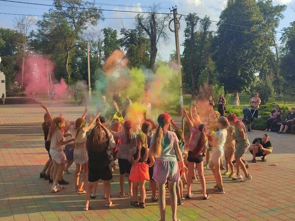 «Фестиваль красок Холи и пенная дискотека»: День молодежи в хуторе Же